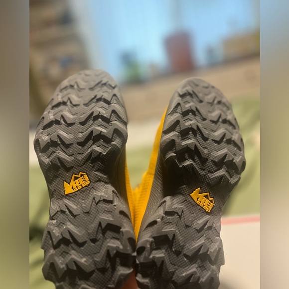 REI Co-op Flash Hiking Boots Yellow & Grey Kids 
Size 1 - Picture 9 of 9